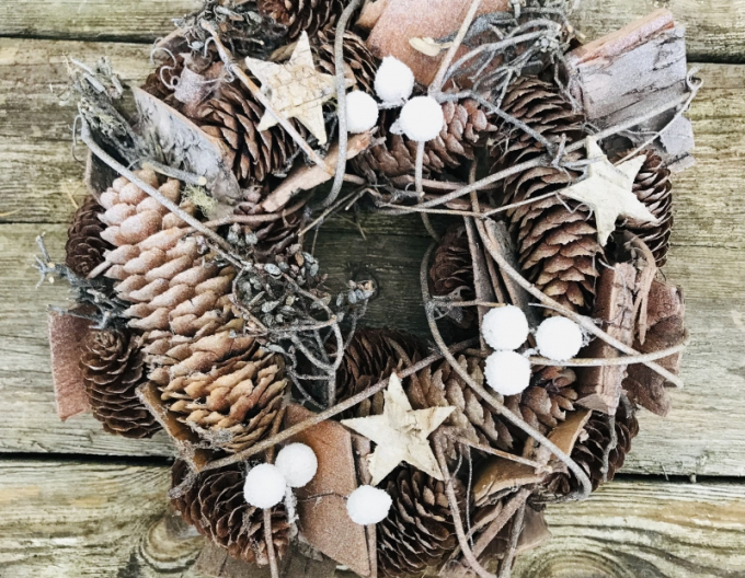 Coroană decorativă cu conuri de pin 25cm
