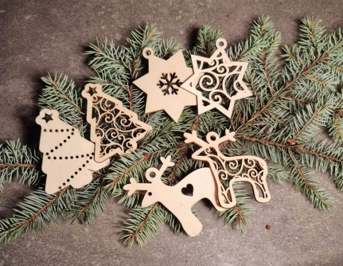 Set tradițional - cutie cu decorațiuni de Crăciun