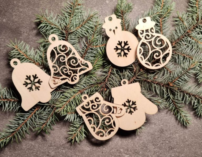 Set tradițional - cutie cu decorațiuni de Crăciun