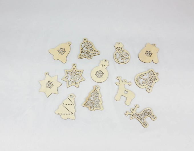 Set tradițional - cutie cu decorațiuni de Crăciun