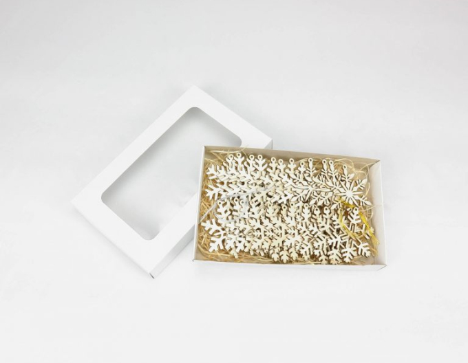 Set cu fulgi de zăpadă - cutie cu decorațiuni de Crăciun