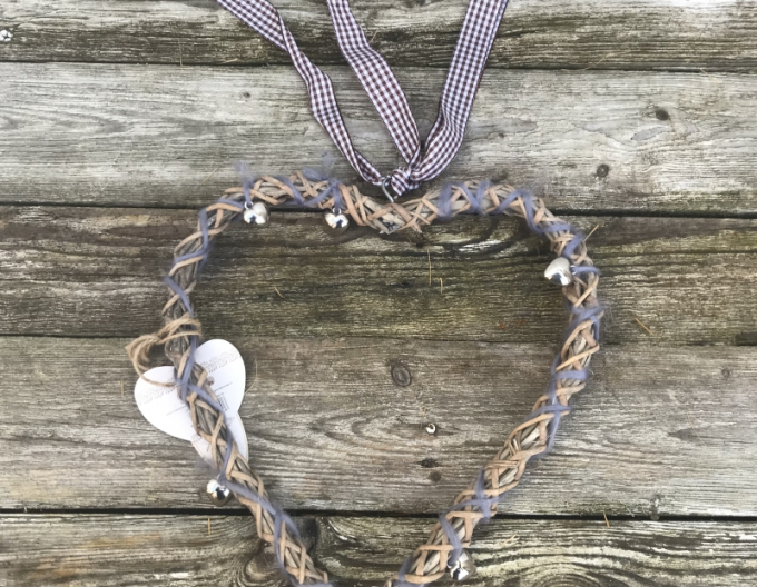 Inimă din răchită maro 23cm