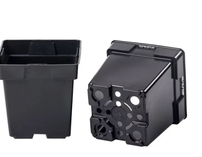 Ghiveci pătrat din plastic 2l, 14 x 14 cm