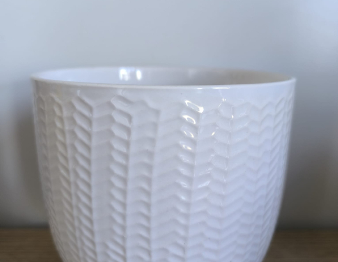 Ghiveci ornamental ceramic alb lucios