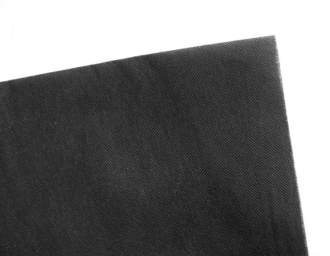 Țesătură nețesută neagră 45g/m2 1,6x10m